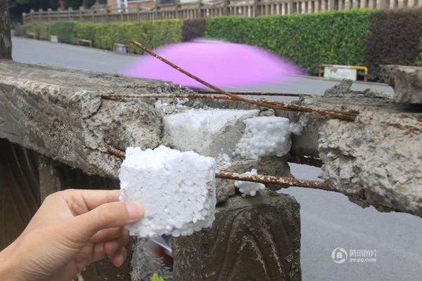 Lan can đường bê tông độn... ruột xốp tại Trung Quốc